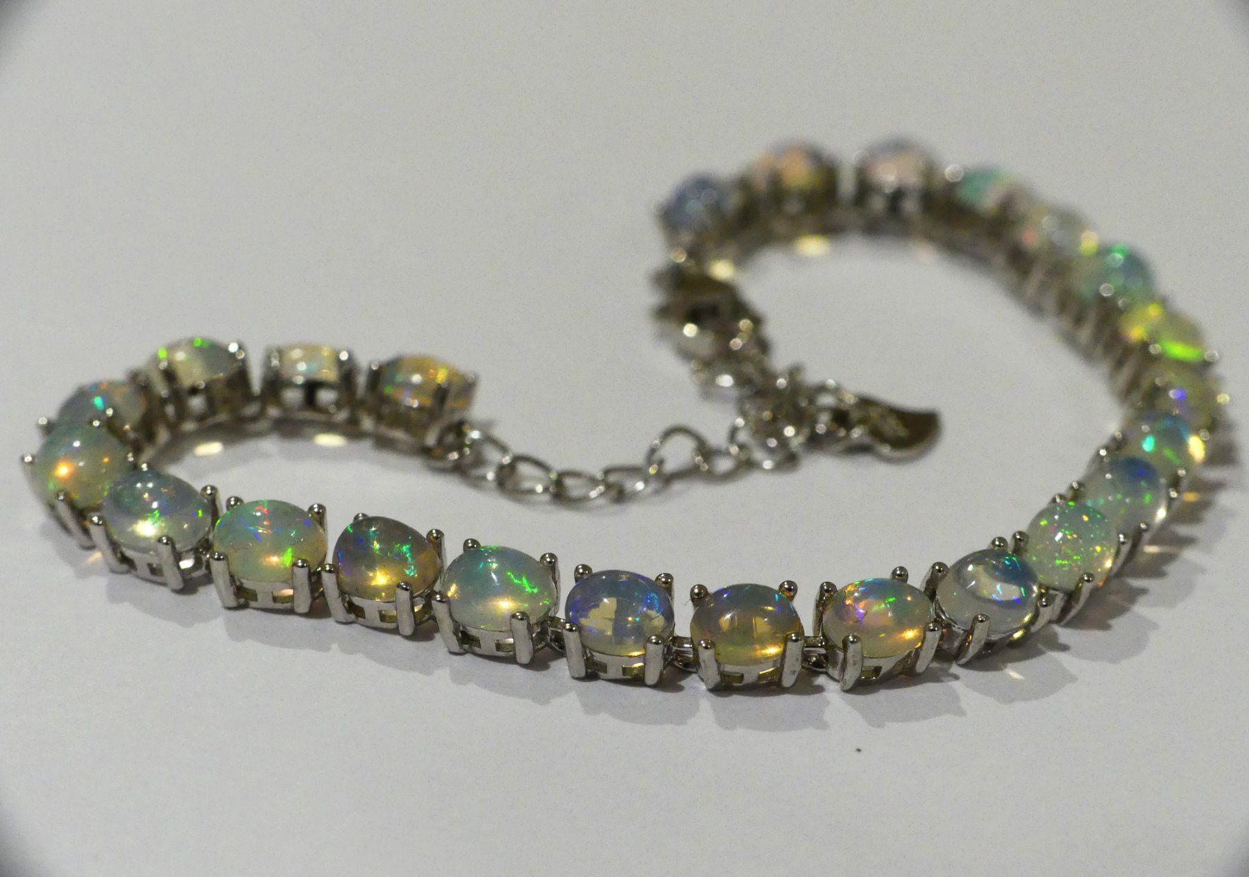 Bracciali & Braccialetti: Armband mit Kristall-Opalen – Nuovo e nell'imballaggio originale da Matten b. Interlaken venduto da kero71
