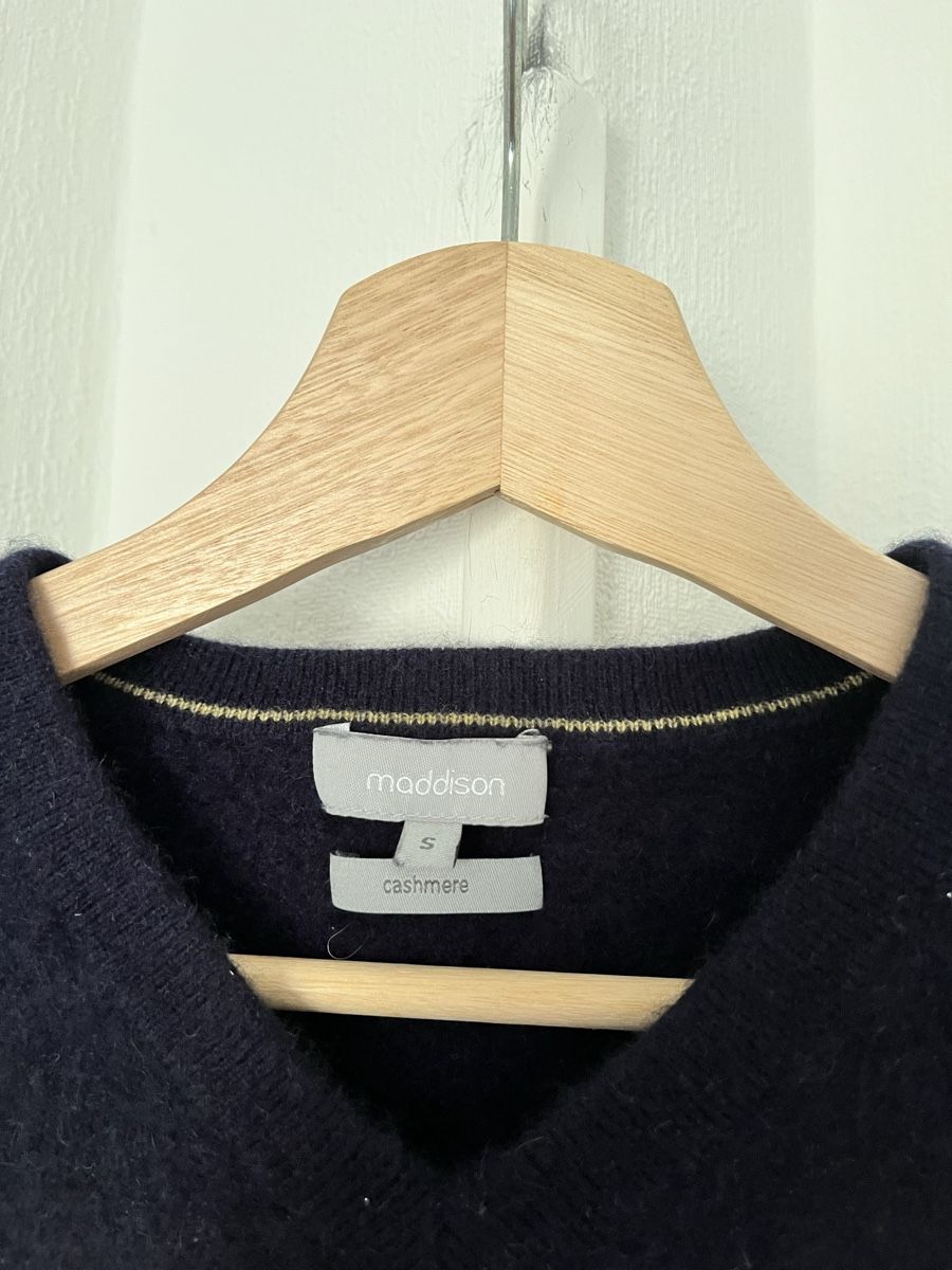 Maddison Maglioni & Felpe: Pullover V-Neck Maddison Cashmere navy size S small hole – Usato da Lausanne venduto da Danash 2
