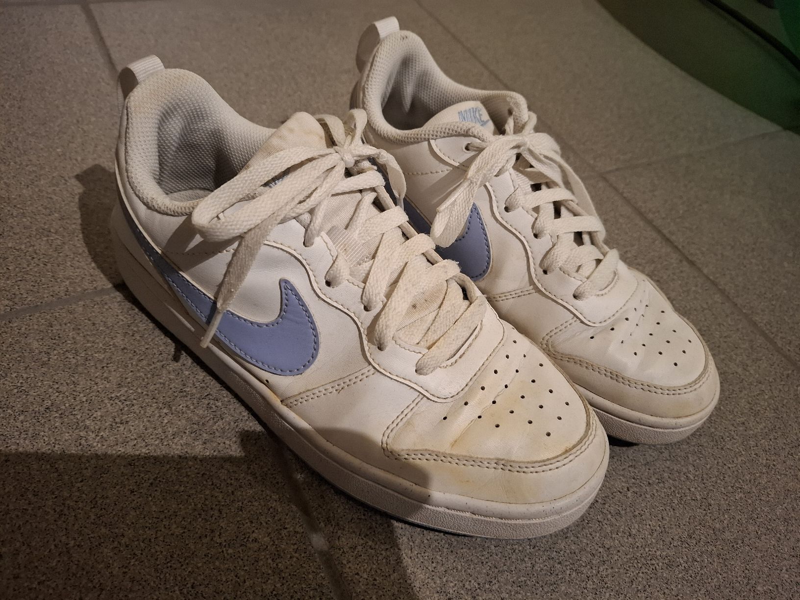 Nike Herrenschuhe: Nike Sneakers, Turnschuhe, Weiss Gr. 38 – Gebraucht aus Oftringen von januarloch