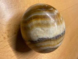 Schöner Stein rundgeschliffen