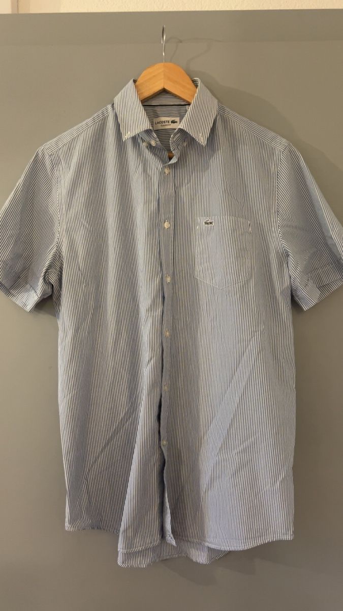 Chemises: Chemise Lacoste rayée bleue et blanche taille M – D'occasion à Vich par yva_pgr7