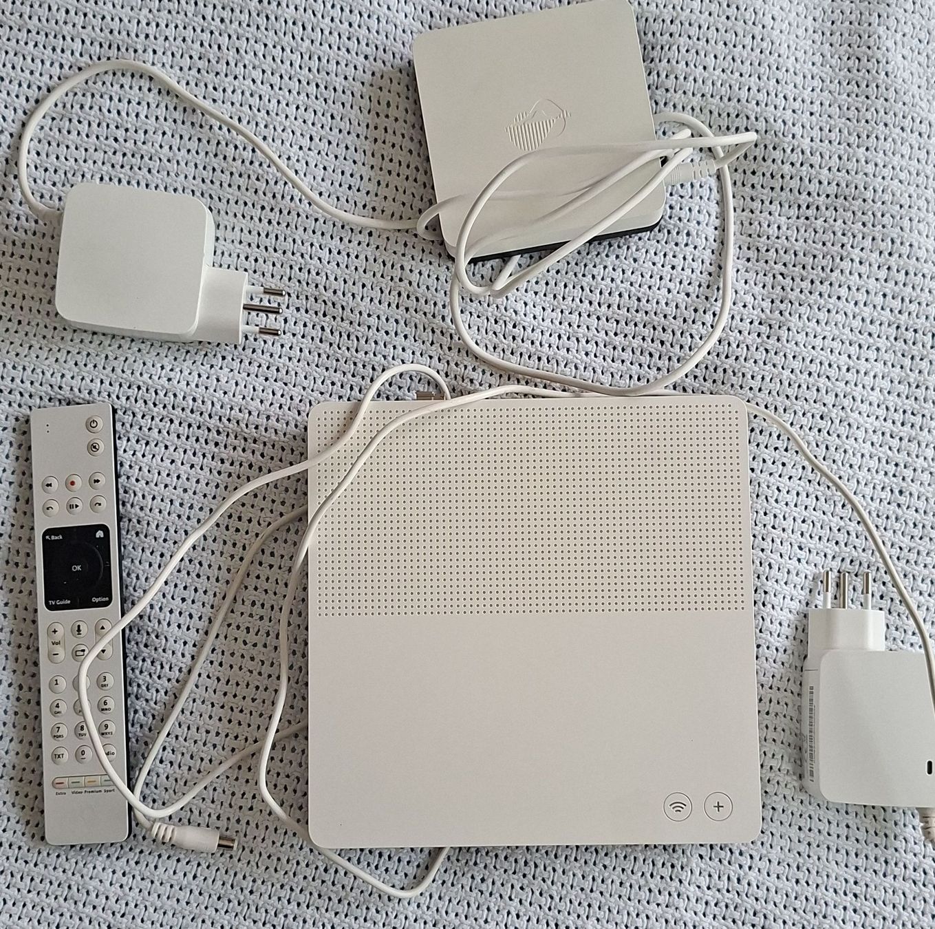 Swisscom Modem & Router: Swisscom UHD-Set: Internet-Box Standard & TV-Box IP1400 – Usato da Rorschach venduto da Stirnrunzler