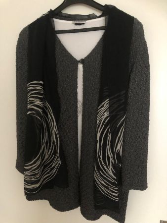 Jacke, dunkelgrau, Gr. 40 und KA-Shirt weiss