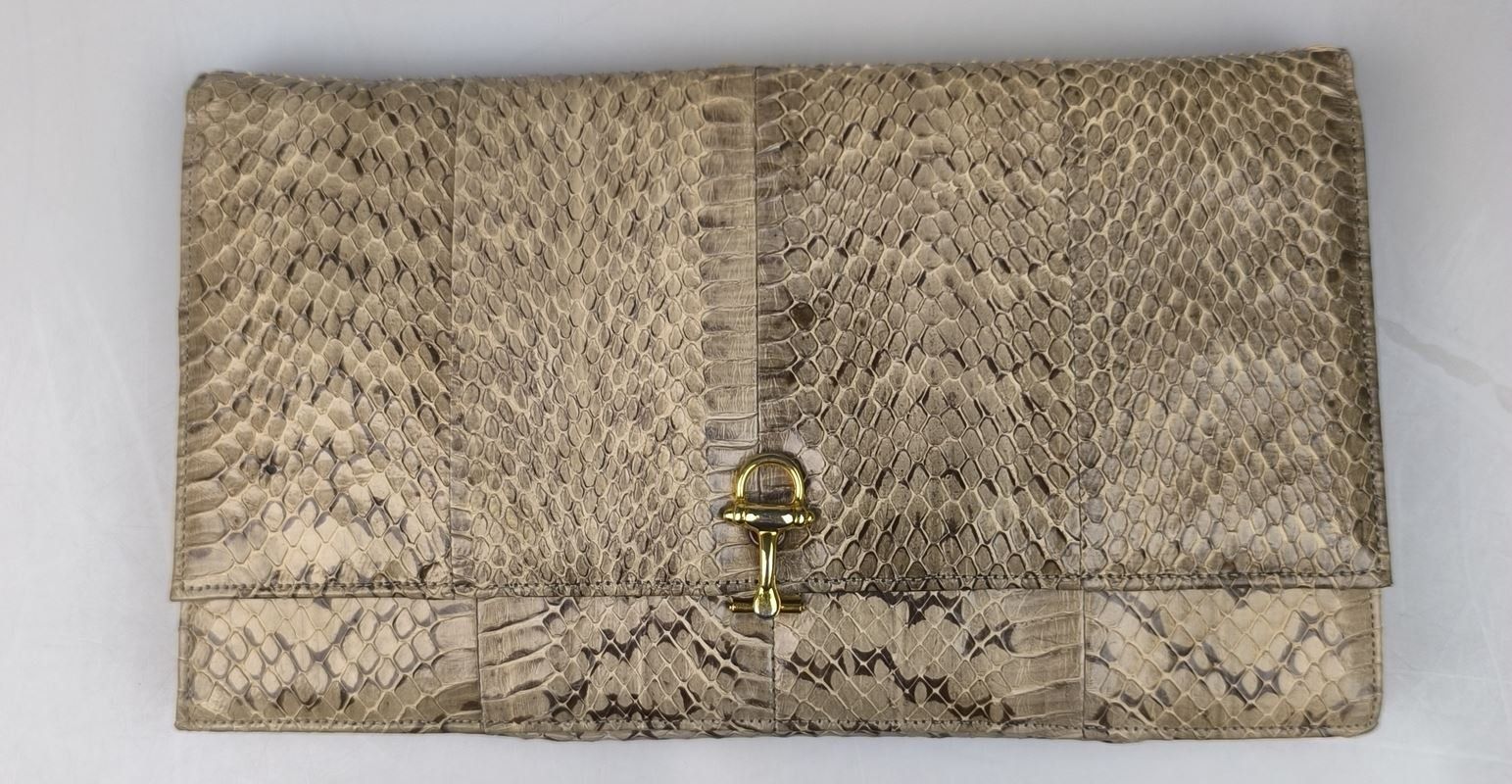Taschen für Damen: Vintage Clutch Tasche – Gebraucht aus Rüti ZH von Restwert_Rueti_ZH