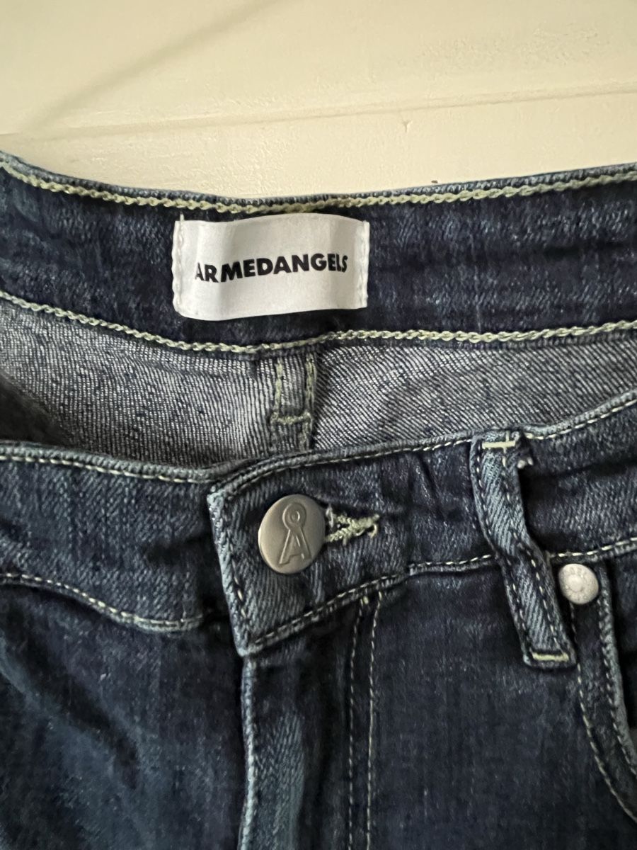 Armedangels Jeans: Damen Jeans Armedangels dunkelblau gebraucht – Usato da Winterthur venduto da Hopesfall 1