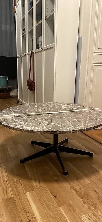 Eames Tische: Coffee table Eames – Gebraucht aus Lausanne von lau_8vk7