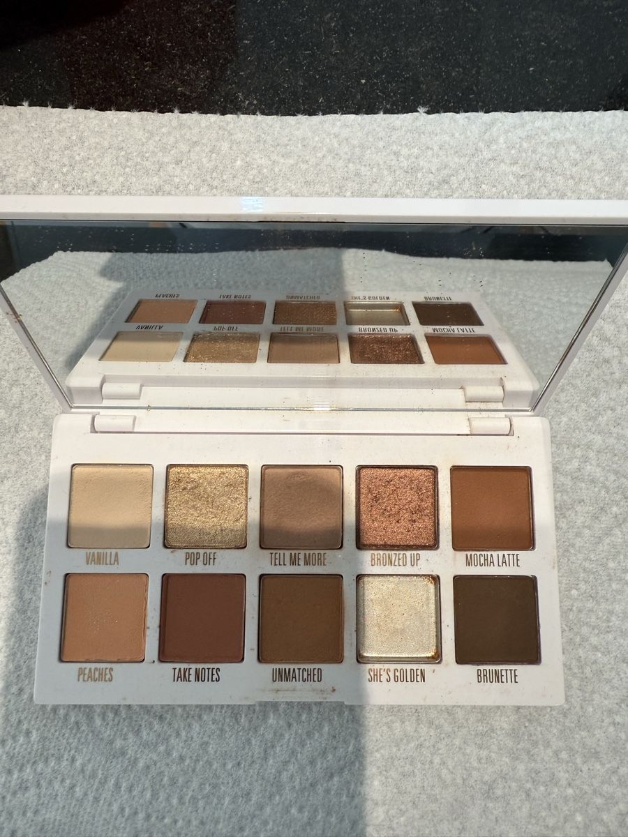 Make-up: Kylie Cosmetics Eyeshadow Palette – Usato da Urdorf venduto da alnalo