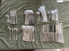 Grosses Besteck-Konvolut – 114 Teile + zusätzliche Einzeltei