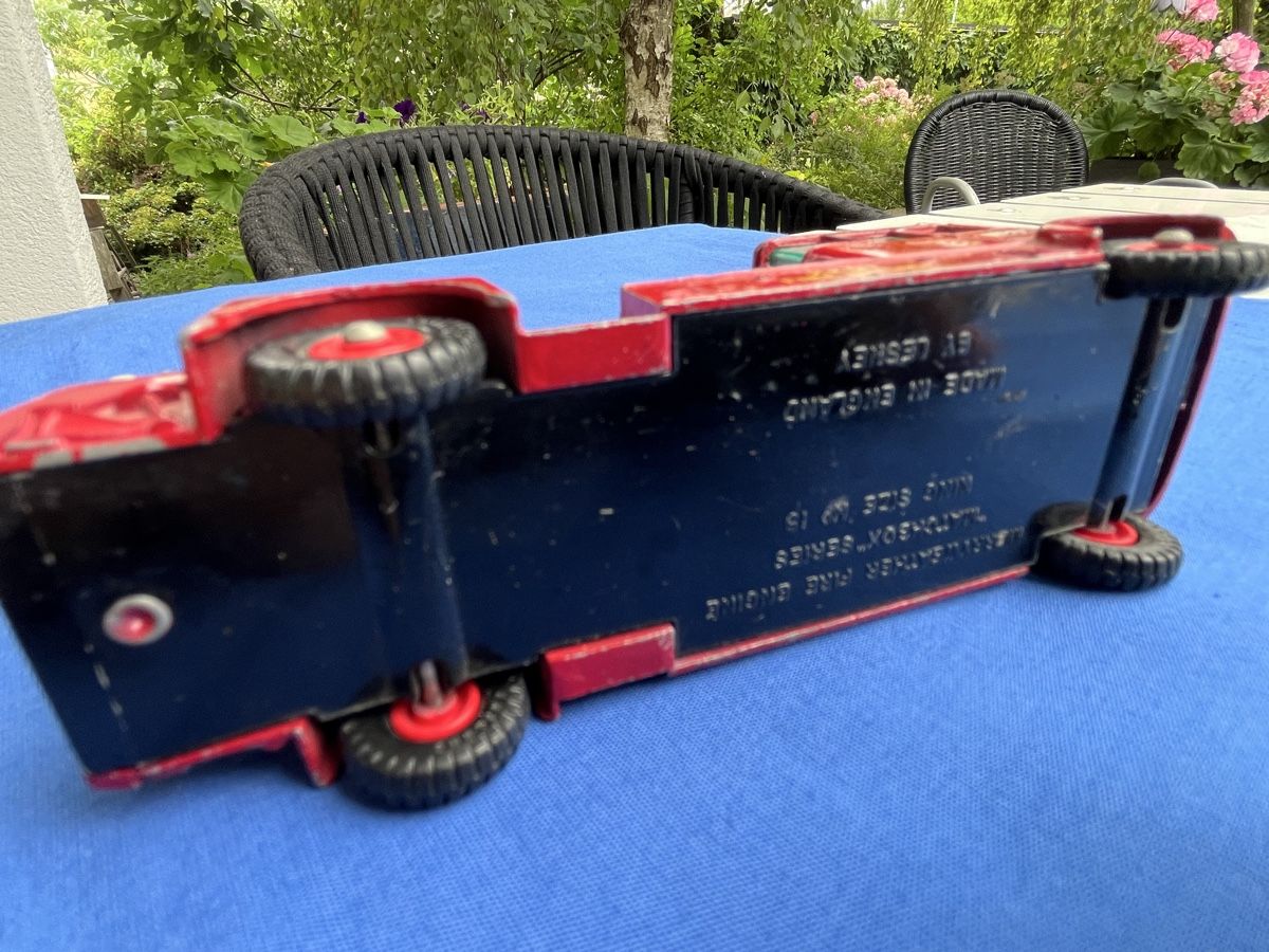 Matchbox Modellini d'auto: Matchbox Series Merryweather Fire Engine – Usato da Romanshorn venduto da Apfelschuss 3