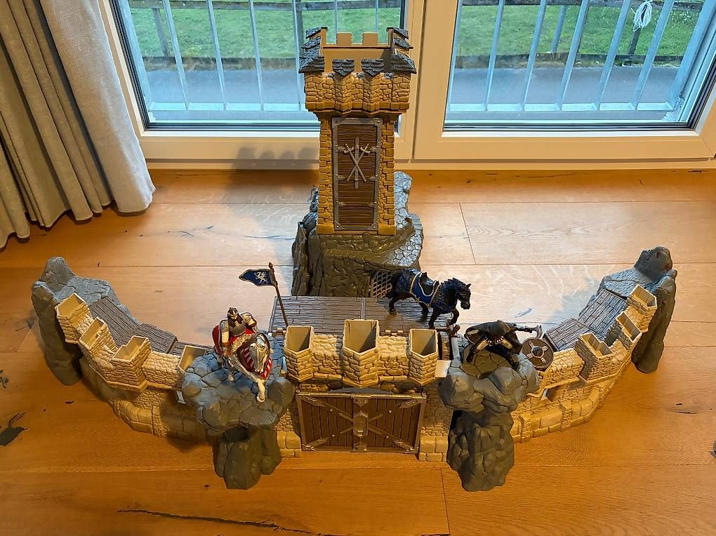 Schleich Giocattoli: Schleich Ritterburg 42102 – Usato da Buchs SG venduto da pessego2008 1