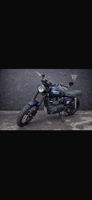 Triumph Scrambler Motorrad dunkelblau guter Zustand