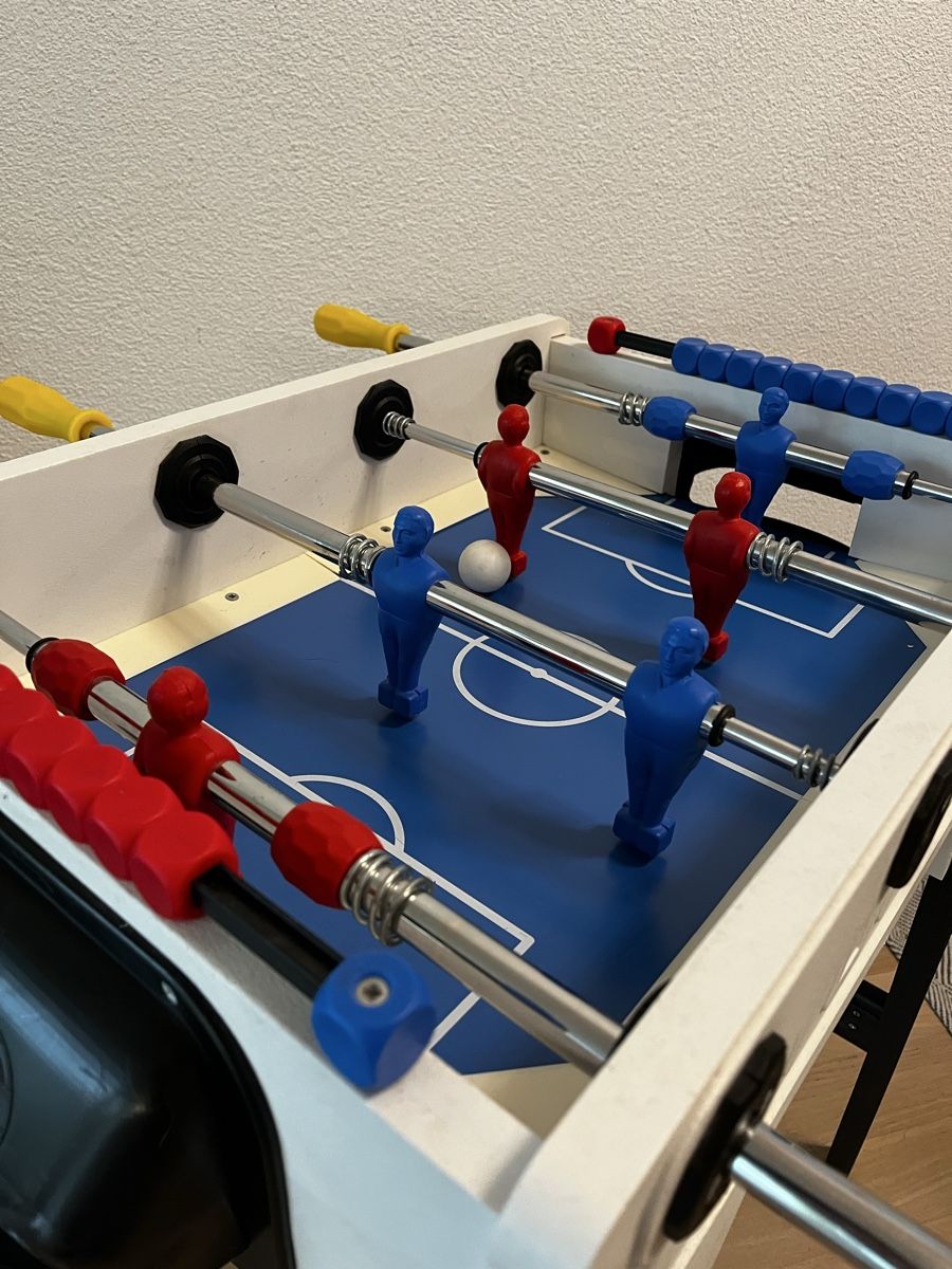 Slot Machine: Tischfussballtisch, Töggelikaste – Usato da Nänikon venduto da Mercantes 1