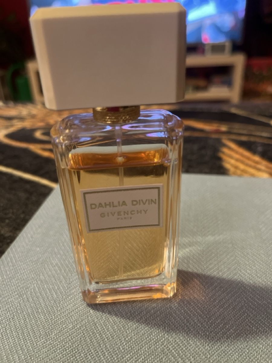 Givenchy Parfum & Eau de Toilette: Dahlia Divin Givenchy  – Gebraucht aus Tann von Priismuus