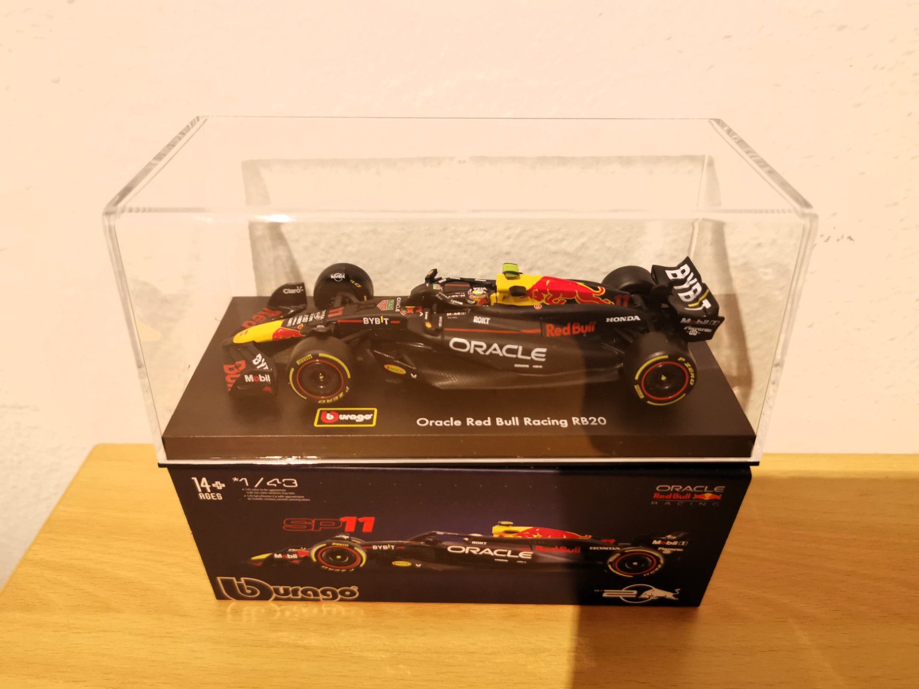 Red Bull Modellini d'auto: F1 Modellauto 2024 Perez Red Bull RB20 / m.F. – Nuovo e nell'imballaggio originale da Grosshöchstetten venduto da Mouchi 1