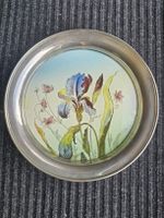Plat décoratif fleur d'iris ancienne décoration murale métal