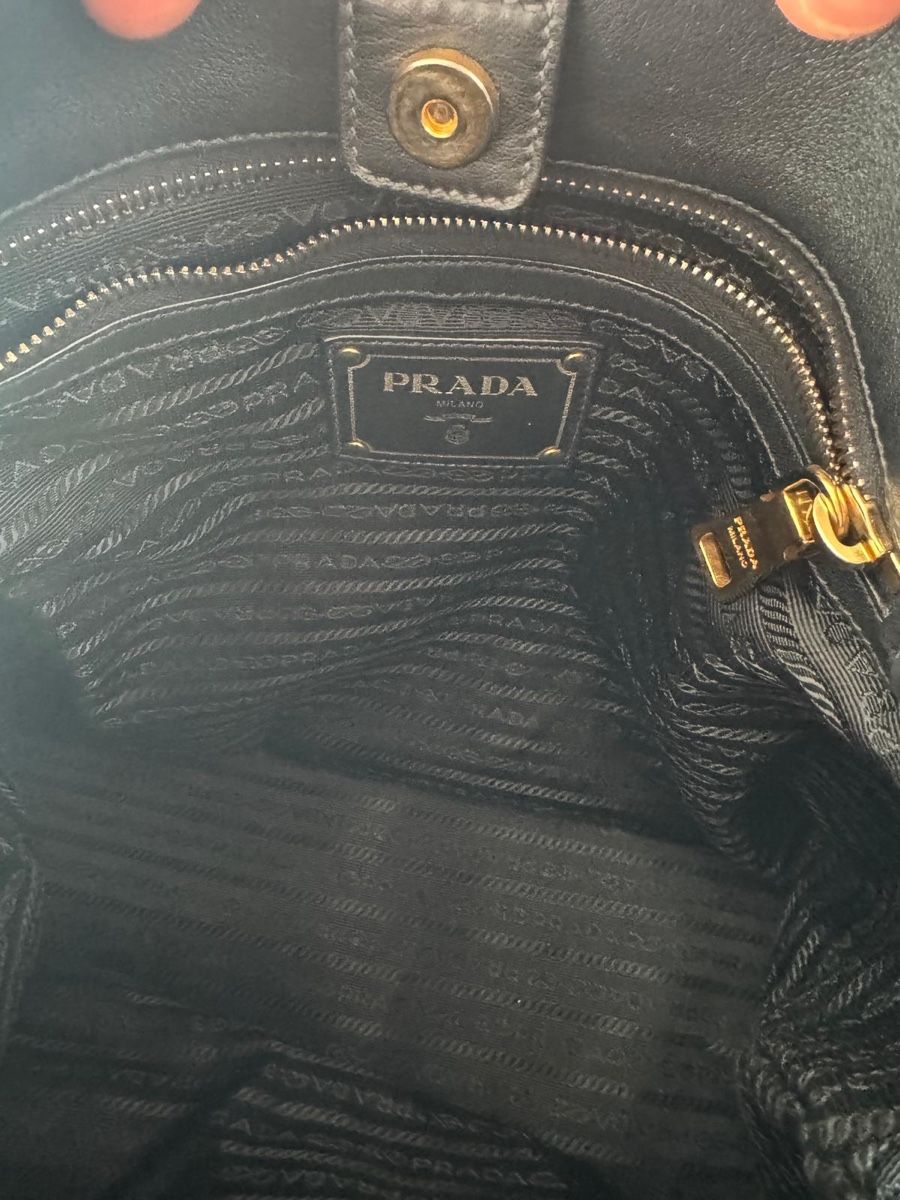 Prada Sacs: Schwarze Prada Tasche – D'occasion à Chur par lis_7y2r 3