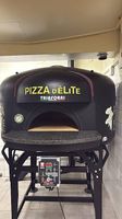 Professioneller Pizzaofen für 6 Pizzen.