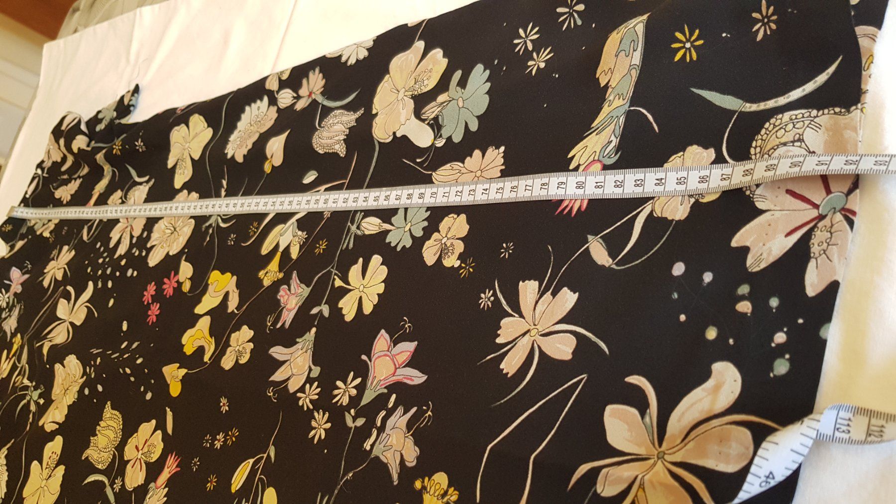 H&M Vestiti: Robe noire à fleurs, ample, dos ouvert H&M, T. 36/S – Usato da Marly venduto da Barbarajane 6