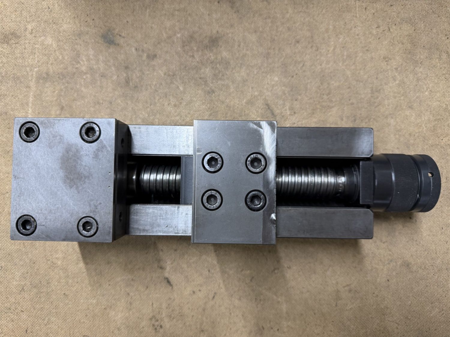 Attrezzi per industria metallurgica: Schraubstock Gressel Gripos 100 – Usato da Zuchwil venduto da dragosmd-maschinen 1