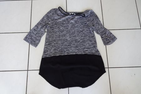 Shirt mit 3-4 Arm, hinten extra länger geschnitten Gr. M