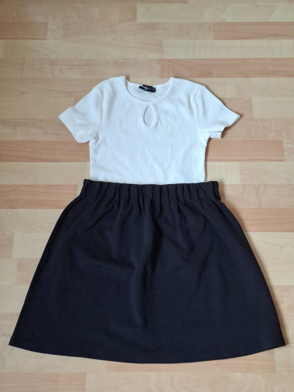 Lotti & Set di vestiti: 2 T-Shirts Gr. S  &  Rock Gr. M – Nuovo (secondo la descrizione) da Niederlenz venduto da ion_gv7d 1