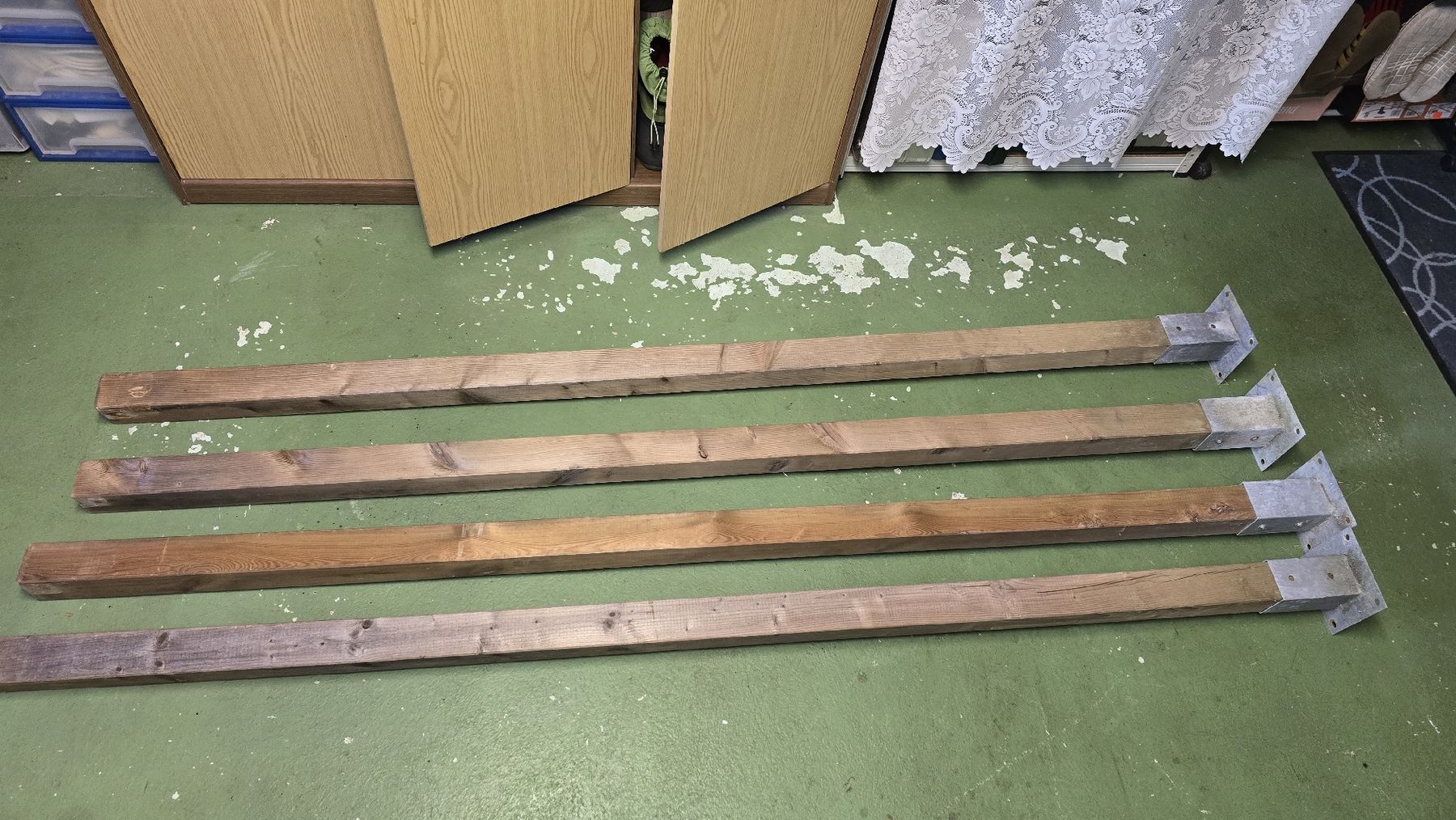 Balken: Holzpfäle mit Sockel – Gebraucht aus Hägendorf von Kailash6714m