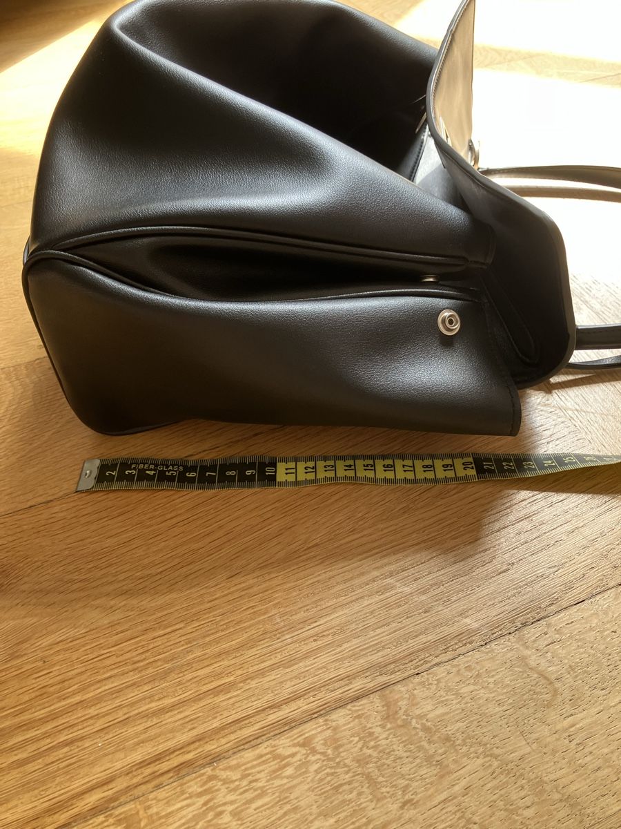 Sacs femmes: Ledertasche schwarz  – D'occasion à Basel par carmeni71 5