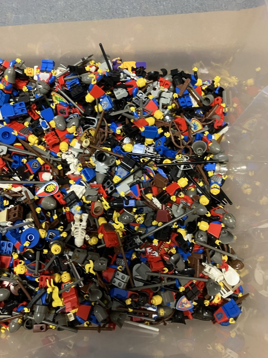 Lego Kit di costruzioni: Ca 2000 Lego Ritter Figuren – Usato da Luzern venduto da windundsichtschutz 4