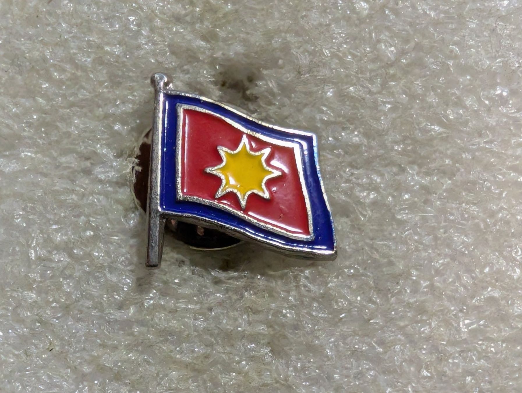 Plaquettes & Badges: Ansteckpin 182: Flagge – D'occasion à Oppligen par Pin-Fall-Shop