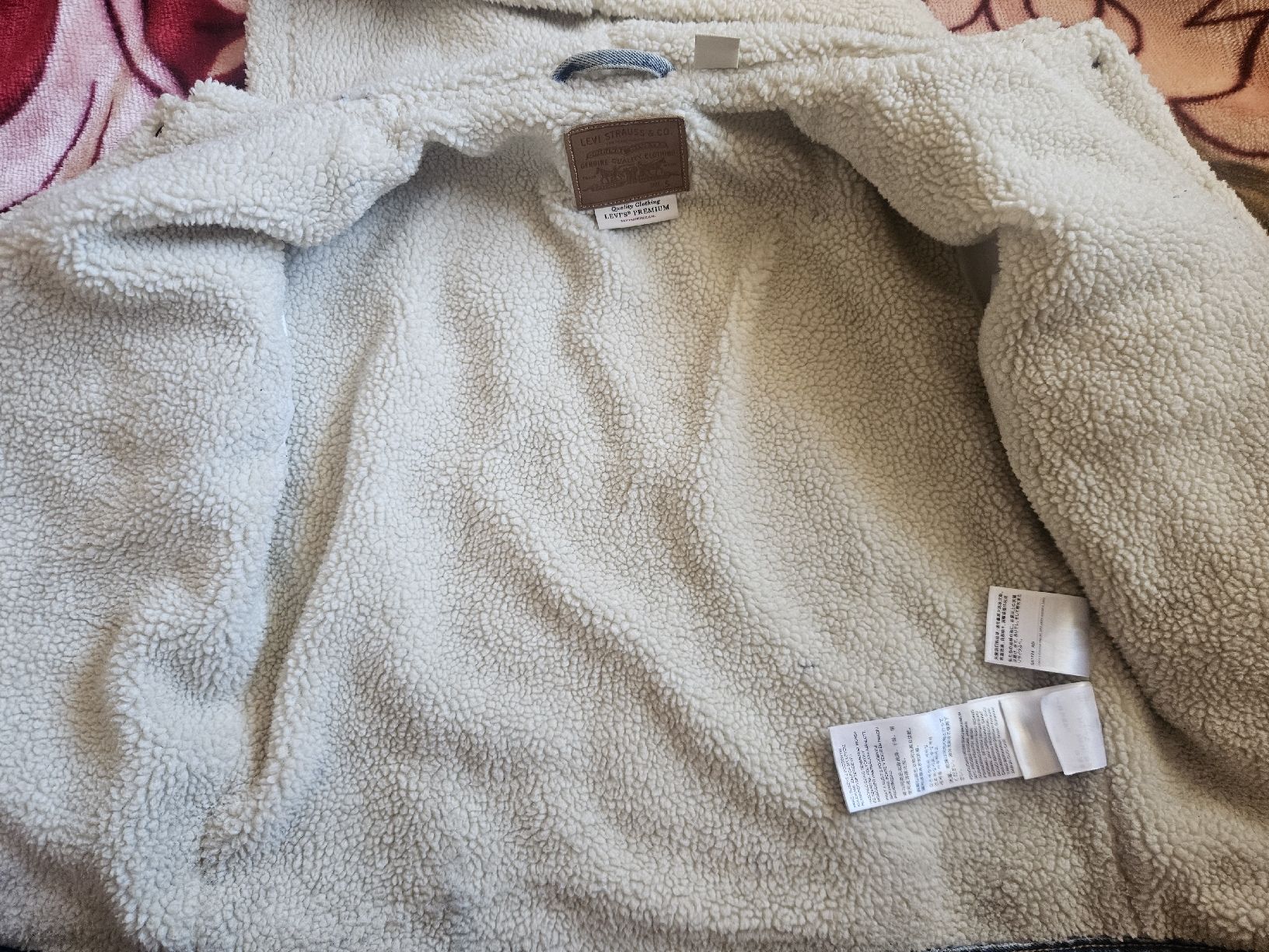 Levi's Giacche: Levi's Sherpa Hoodie – Usato da Les Acacias venduto da minnie6 5