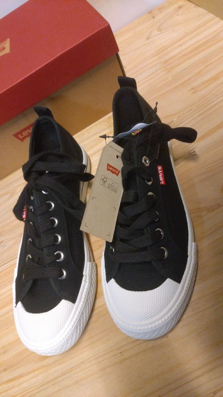 Levi's Herrenschuhe: Levi's baskets noires, taille 37, Neuves – Neu und originalverpackt aus Farvagny-le-Grand von LaCaverne 1