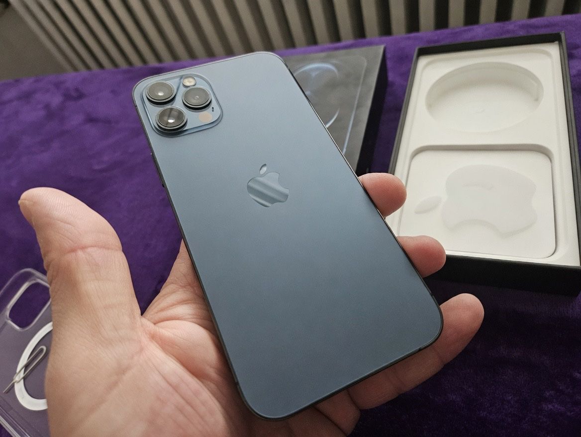 Apple Portables: Apple I Phone 12 pro 128 GB – D'occasion à Adliswil par Martina.Zelenakova 9