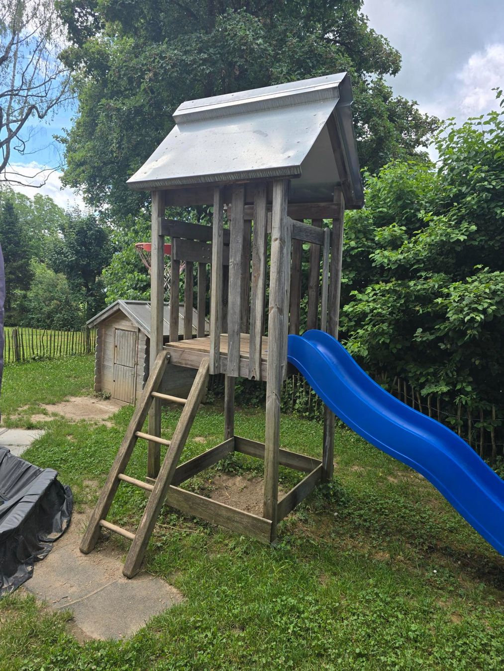 Scivoli: Spielturm mit Rutsche 228cm lang – Usato da Würenlos venduto da bodystyle