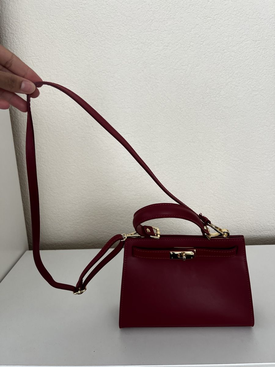 Borse da donna: Burgundy Mini Bag - Stylish and Versatile Fall Handbag! – Nuovo (secondo la descrizione) da Ostermundigen venduto da mar_6bs5 1