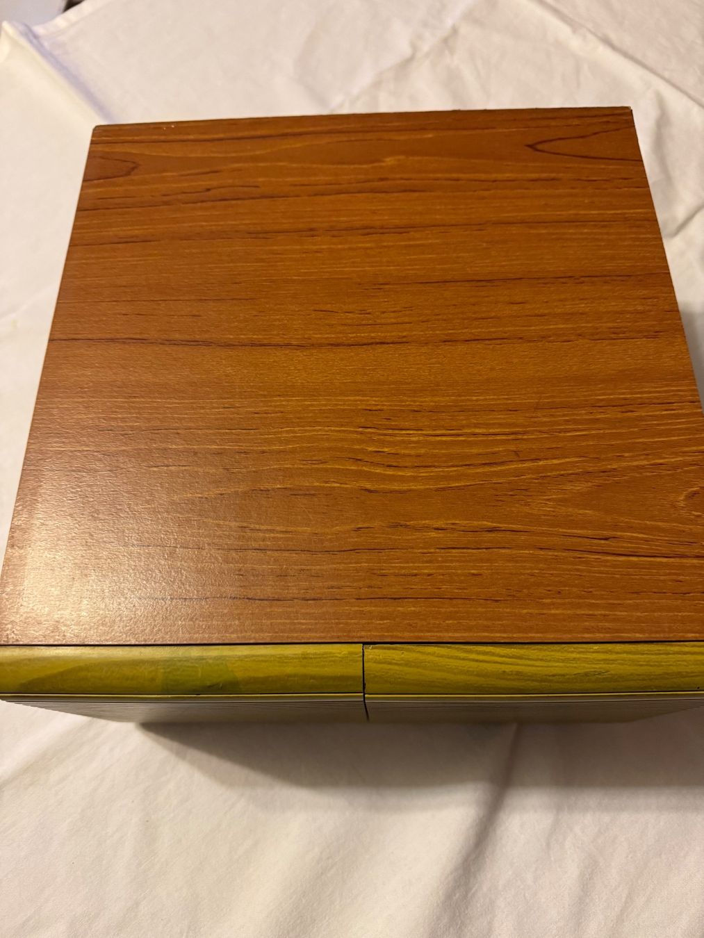 CDs: Boîte vintage pour ranger vos CDS – Gebraucht aus la Chaux-de-Fonds von Lampe 2