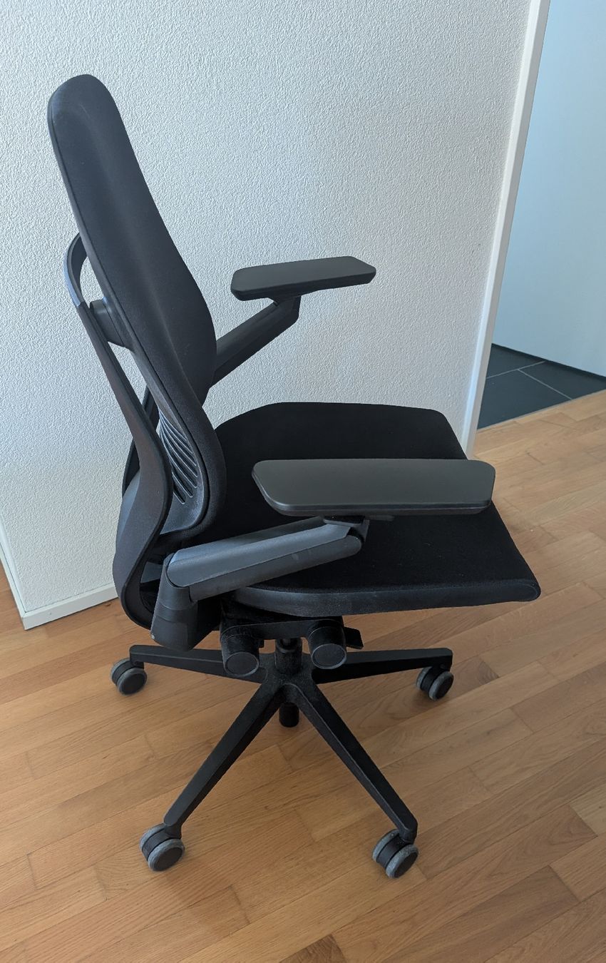 Steelcase Sedie: Steelcase Gesture Black Edition – Usato da Mülligen venduto da luke3333 1