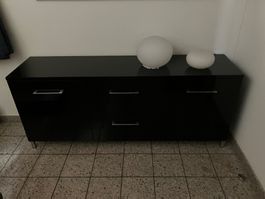 Schwarzes Sideboard
