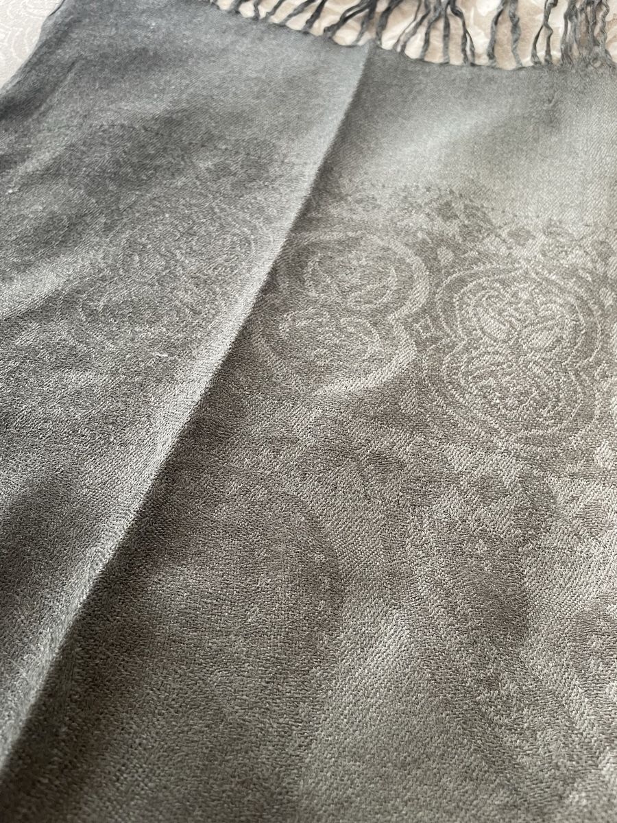 Foulard & Sciarpe: Schal / Tuch / Grau – Usato da Rümlang venduto da SchumBru10 2