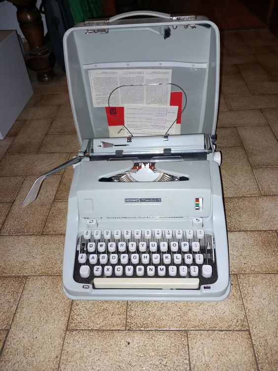 Ancienne machine à écrire Kaufen auf Ricardo