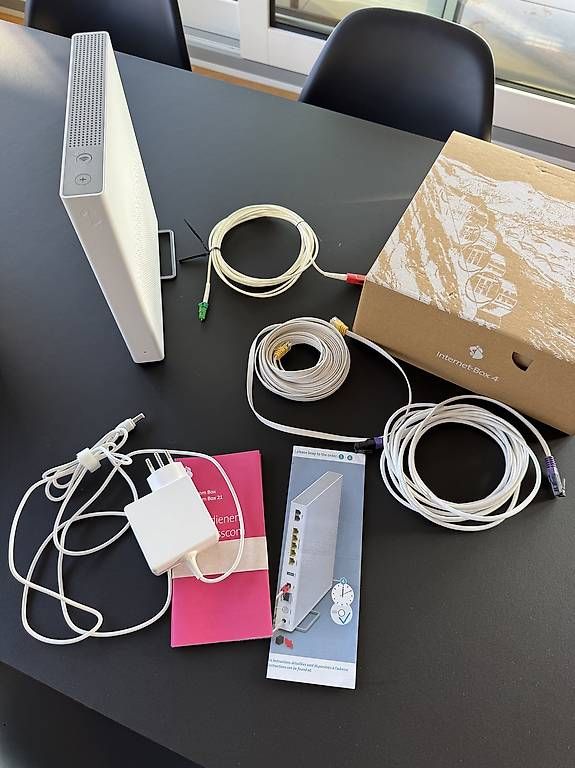 Modems & Routeurs: Swisscom Intenetbox 4 – D'occasion à Uitikon Waldegg par jacques24 3
