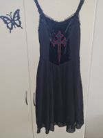 Schwarzes Gothic Kleid mit Kreuz - ideal für den Halloween