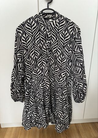 Robe H&M à motifs zébrés, taille S