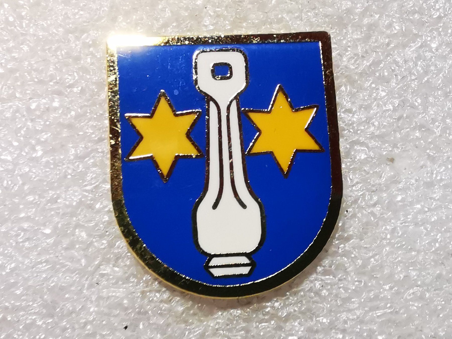 Plaketten & Abzeichen: Ansteckpin 31: Wappen Kallnach – Gebraucht aus Oppligen von Pin-Fall-Shop