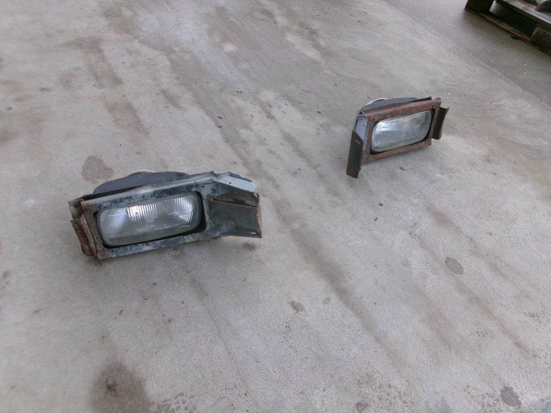 Saurer Fari: Saurer / Opel Rekord -Commodore  Bosch  H4 Scheinwerfer – Difettoso da Eschenbach SG venduto da GM-29