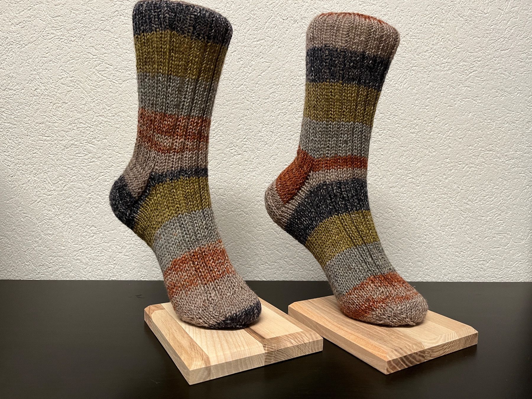 Calze: Socken Grösse 38/39 handgestrickt – Nuovo e nell'imballaggio originale da Bichelsee venduto da straub87