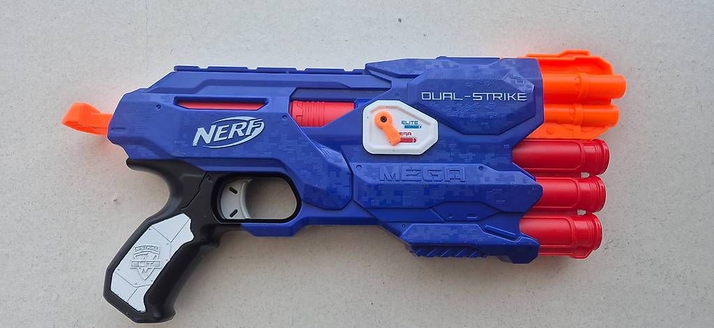 Nerf Spielzeuge: NERF Dual-Strike Blaster inkl. 48 Darts – Gebraucht aus Arbon von Ftdata