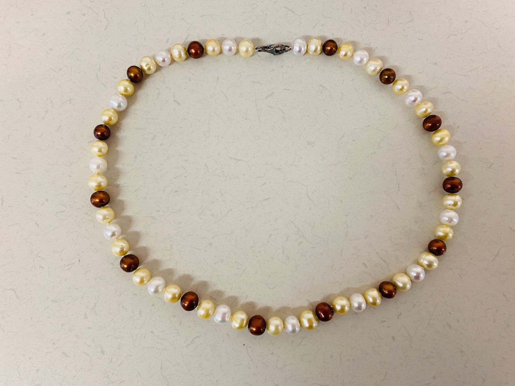 Catenine: Elegance Perlenkette Multicolor mit echten Süsswasserperlen – Nuovo e nell'imballaggio originale da Niederhelfenschwil venduto da Chleeblatt1938 1