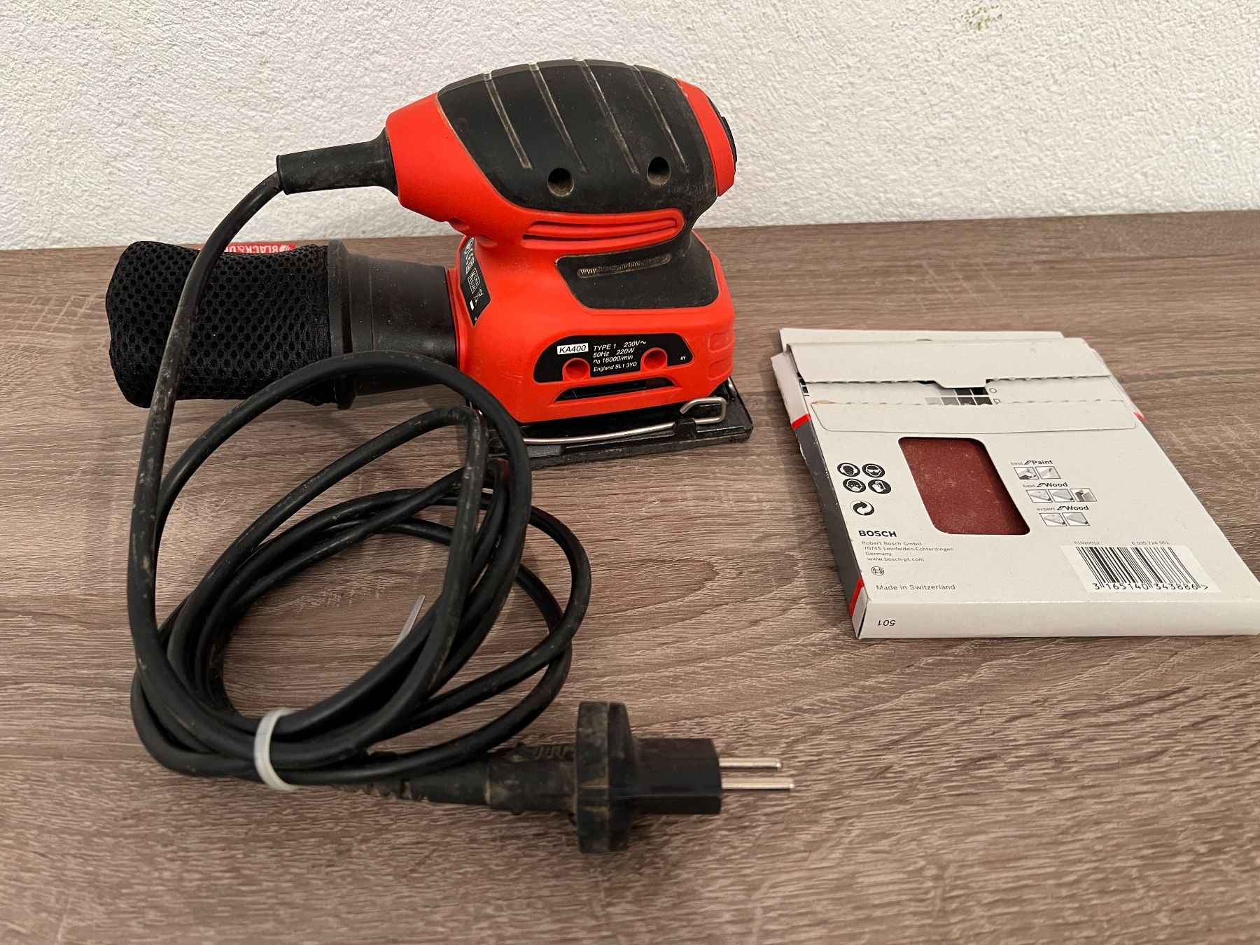 Schleifen & Polieren: Black + Decker KA400 Schwingschleifer, 220 W – Gebraucht aus Frauenfeld von