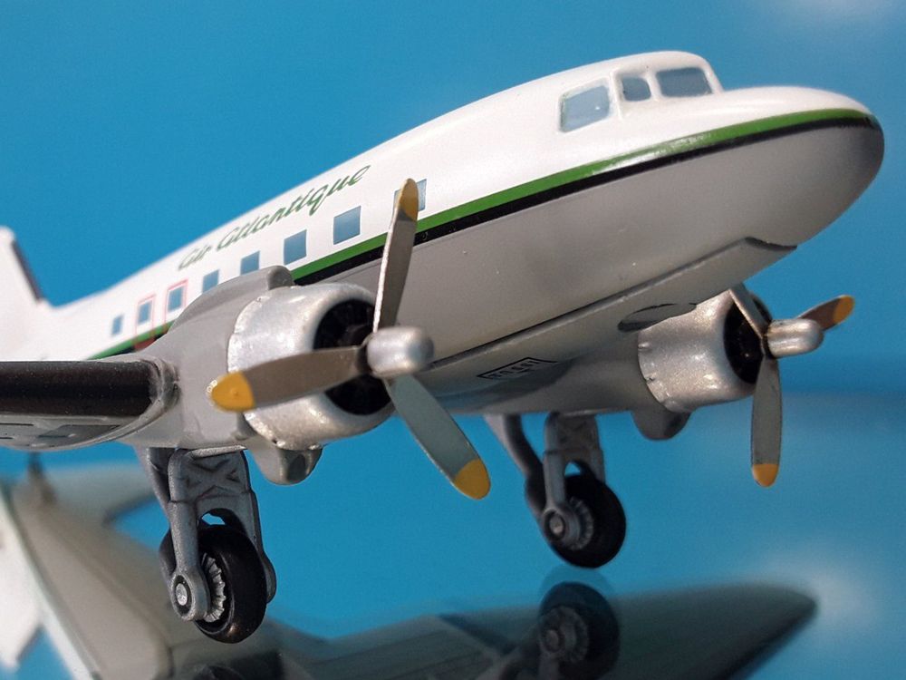 CORGI THE AVIATION Archive Military Douglas Dc3 Raf Scale 1/144 Boxed