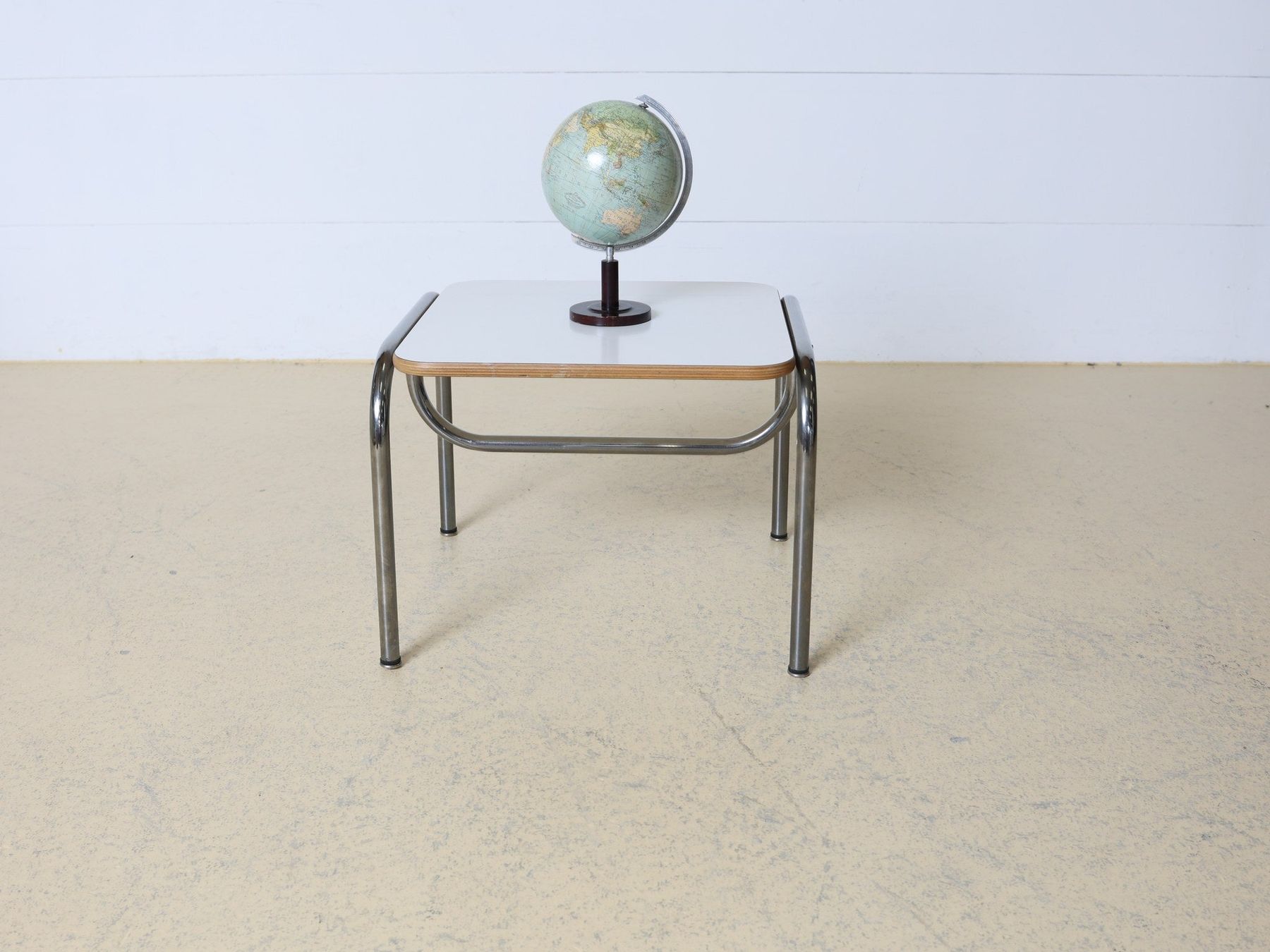 Dietiker Tables: Marc Eichenberger Beistelltisch | Weiss Chrom – D'occasion à Meinisberg par atelier_TILIJA 6